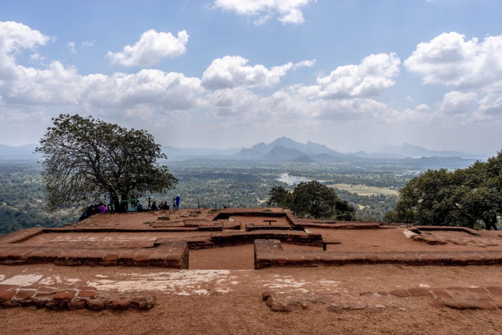 Building foundations on top of Sigirya